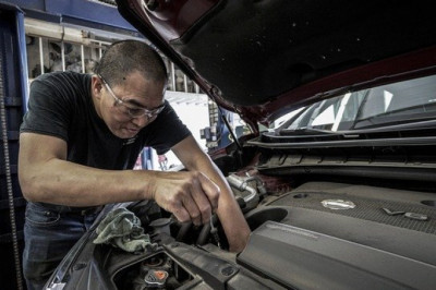 3 Careers for People Who Like Automobiles