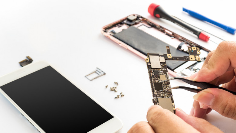 Mobile Phone Repairs Shop in Dubai