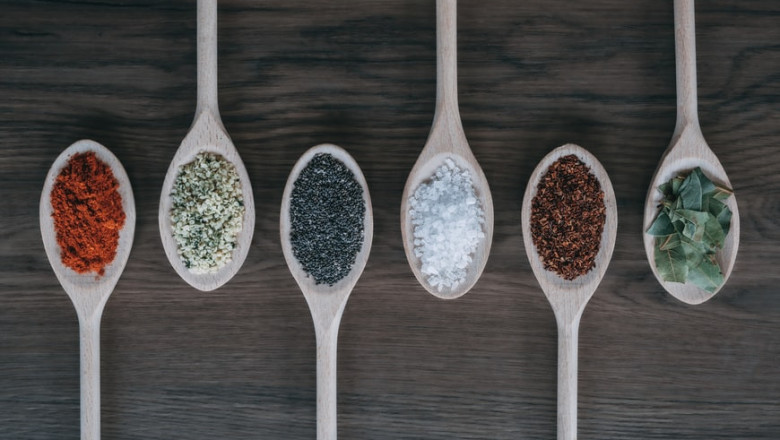 Choosing natural colors for cosmetics