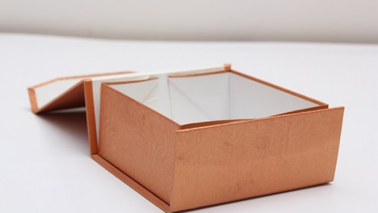 HOW TO LINE A GIFT BOX