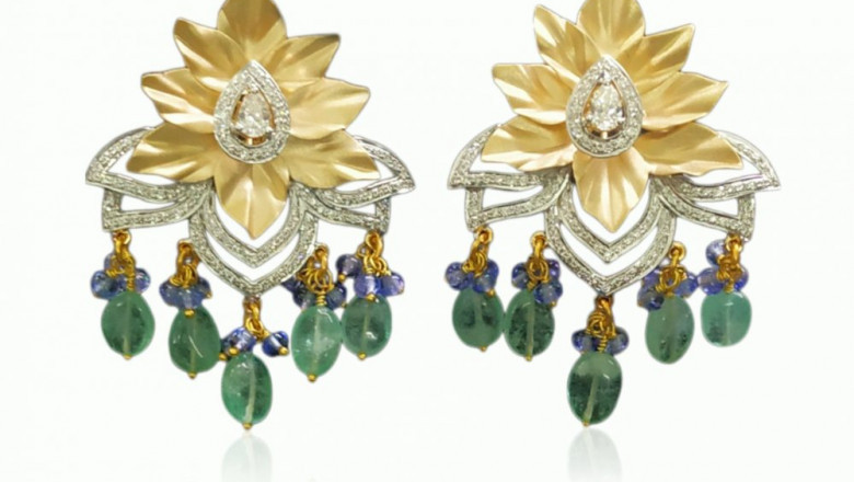 Dangle Gold Earring Jewel