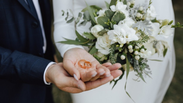 Wooden Flowers Wedding Solutions to Make It Special