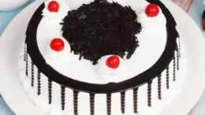 Amaze Her with Midnight Cake Delivery in Lucknow