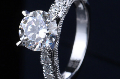 We Need To Know About Moissanite Engagement Rings