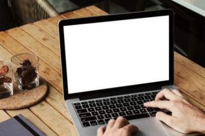 How are MacBook Rentals Helpful During Business Trips?