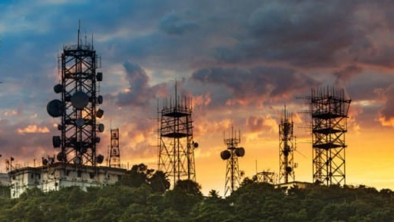 Are there cables connecting Telecom Towers?