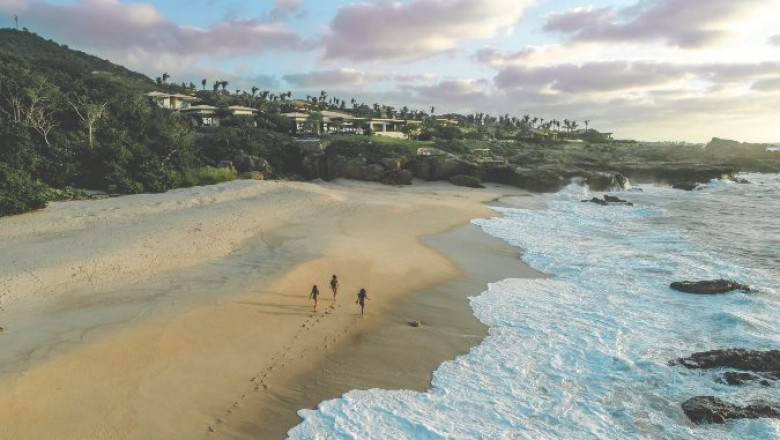 What to consider a hotel or a Beachfront house in Las Conchas