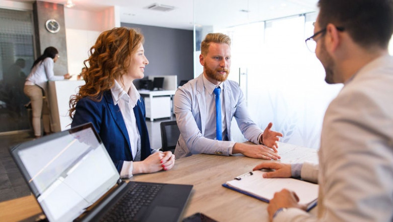 Advantages and Disadvantages of Mortgage Brokers