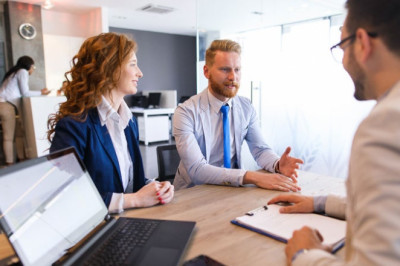 Advantages and Disadvantages of Mortgage Brokers