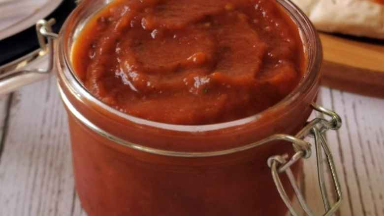 Easy Homemade Pizza Sauce Recipe with Fresh Tomatoes