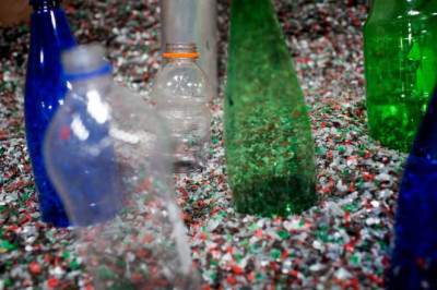 Global Recycled PET (r-PET) Bottles Chips Market Insights and Trends to 2027