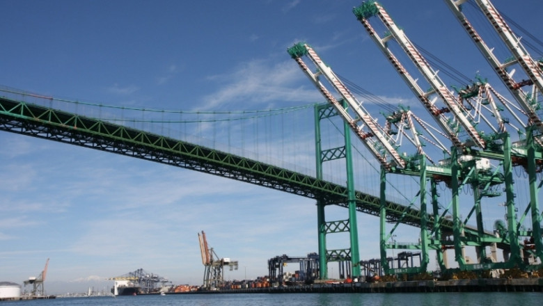 LA/LB ports delay dwell fee till Jan 28; Los Angeles port handled record 10.7mn TEUs in 2021