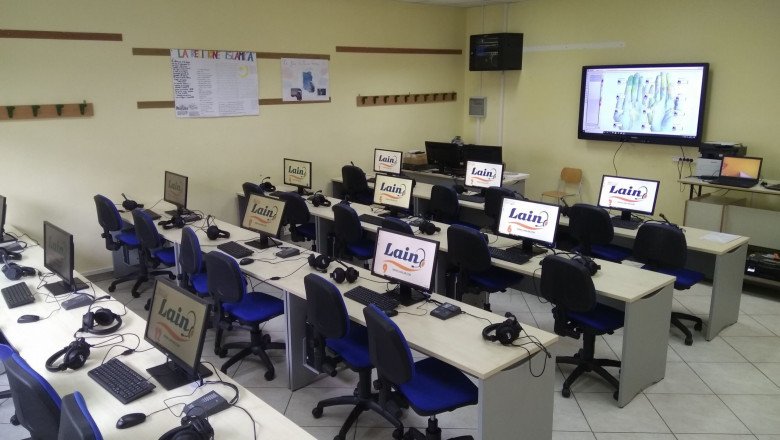 Digital English Language Lab Software makes the Task Easier for Students and Tutors