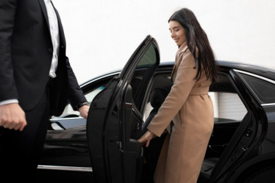 Comfortable and luxurious private airport transfer for you