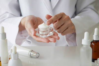 What are the reasons to buy online skincare products?