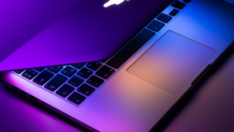 What are the Essential Factors to Consider While Renting MacBook?