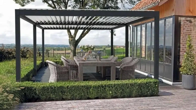 Louvered canopy