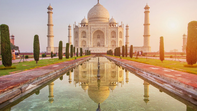 Experience the bliss by opting for the same day Agra tour by car