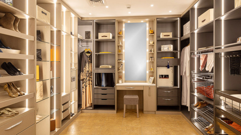 A Comprehensive Guide to Walk-In Wardrobe / Closet Dimensions and Layouts