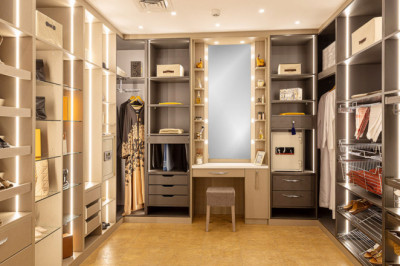A Comprehensive Guide to Walk-In Wardrobe / Closet Dimensions and Layouts