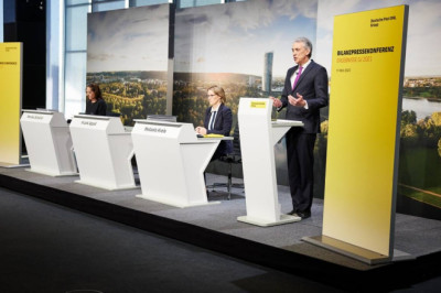 Deutsche Post DHL Group closes 2021 with record earnings
