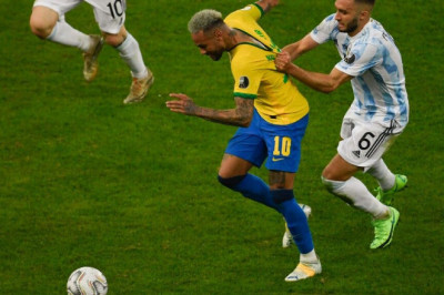 How do you become a celebrity manager