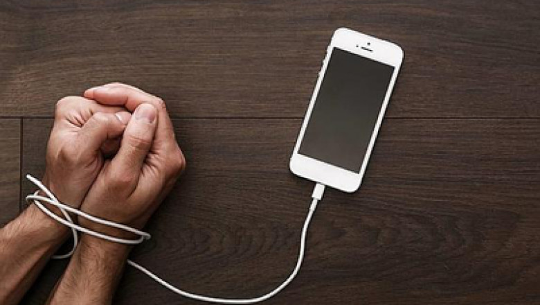 Cell phone addiction | Psychology based blog | By Mentoons |