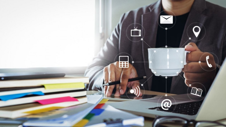 How do digital marketers make money?