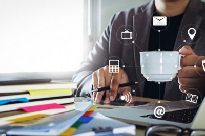 How do digital marketers make money?