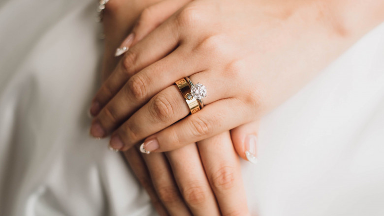 5 reasons to choose solitaire rings for your engagement