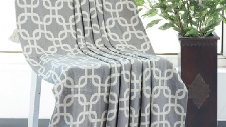 5 Summer Friendly Throws to Amp up your Home Décor