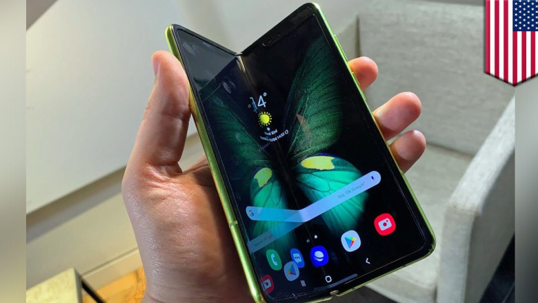 Who are the key players in the Foldable Smartphone Market?