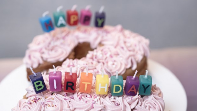 We bake high-quality fusion cakes, delicious soft donuts, ETC