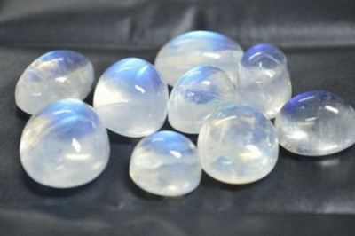 Who Should Use Moon Shaped Stones?