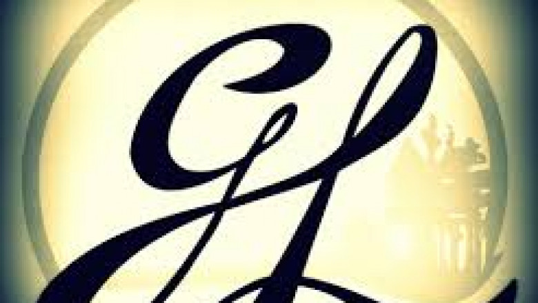 Book Family Room with Fireplace in Kodaikanal