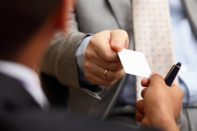 A Pro Guide to Make the Perfect Business Cards for Your Brand