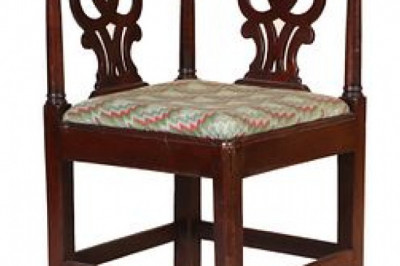 How to Arrange Antique Furniture in a Room