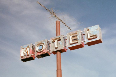 wedding event cakes and scrumptious wedding event guest favours