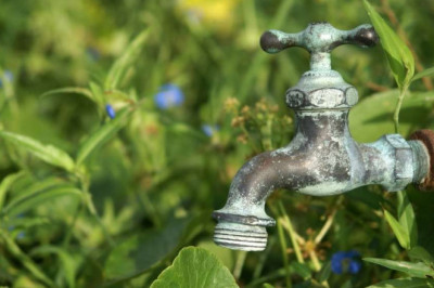 How to replace an outdoor faucet