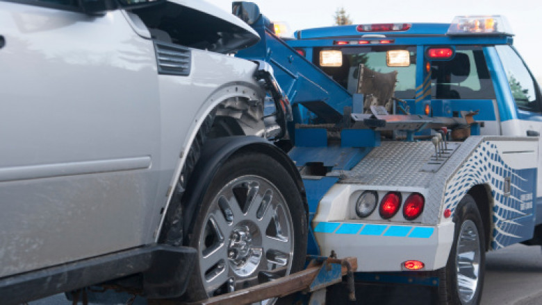 What Are The Factors You Should Consider Before Opting For Towing Services?