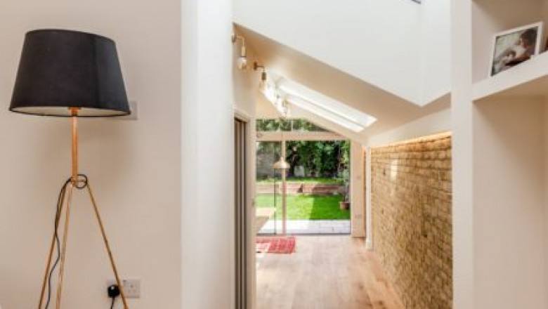 BENEFITS OF HARDWOOD FLOORING IN BATHROOM