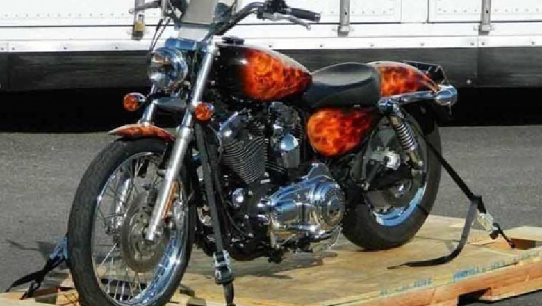 5 Reasons Why Hiring a Motorbike Transport Service Is a Good Idea
