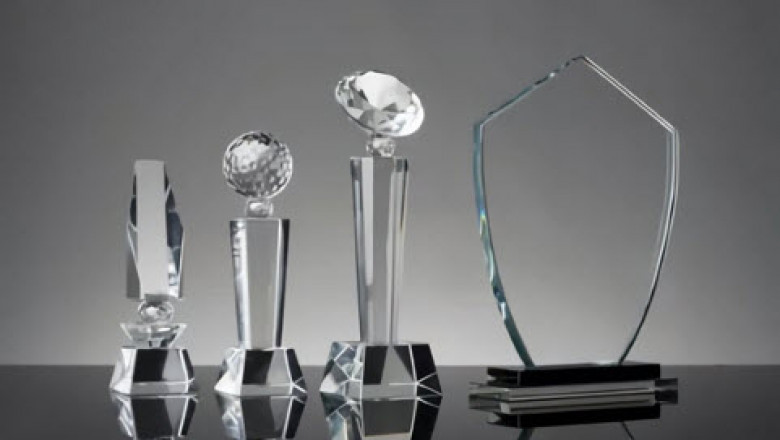 Advancement your Company with Personalized Awards and Crystals