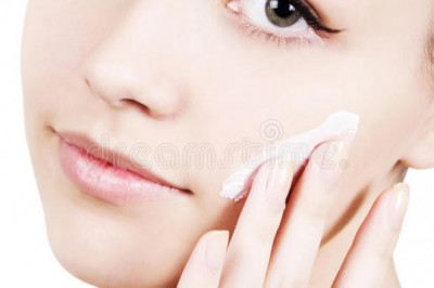 How to Get Rid of Dark Spots with Hydroquinone Cream