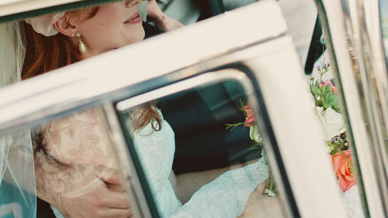 greek daily news explained in fewer than 140 characters