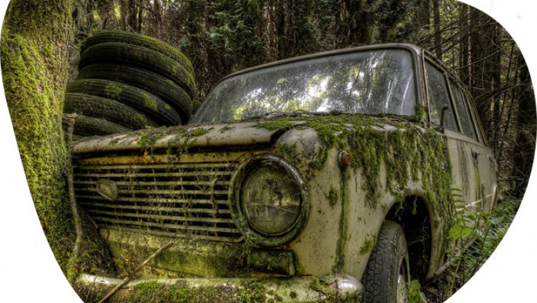 Things to know before looking for an old car removal company