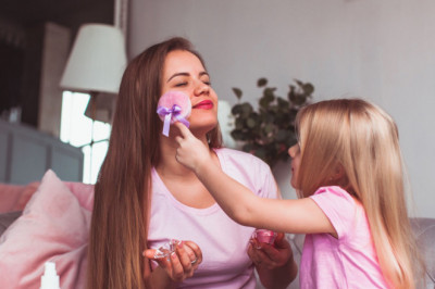 Benefits of Opting For A Salon At Home Vs Going To The Parlour