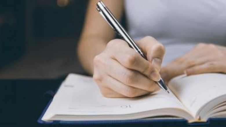 40+ Informative Essay Topics for 2022