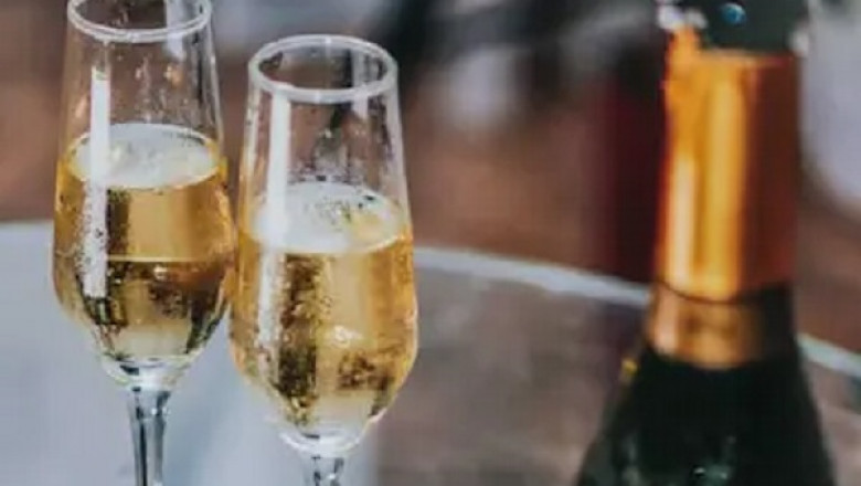 Best 7 White Wines to Gift Your Wine-Loving Boss