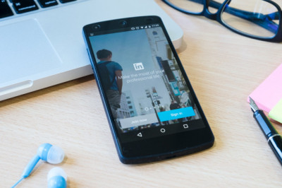 How do I make my LinkedIn profile noticeable to recruiters?
